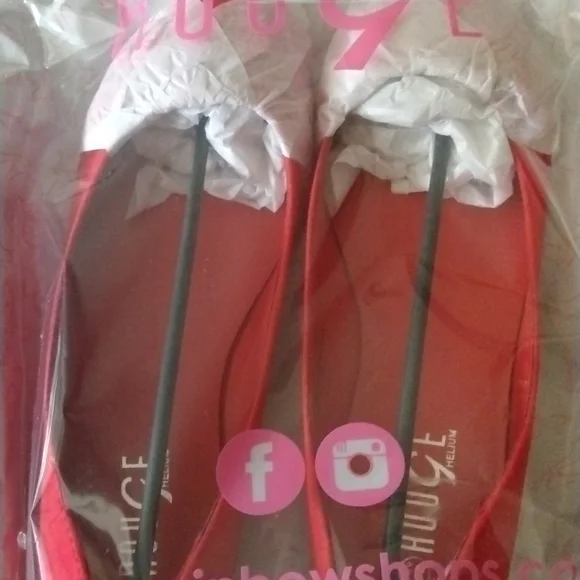 Shoes - Picture 3 of 4